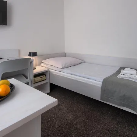 ホステル Plonia Economy