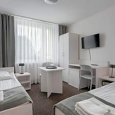 Plonia Economy Hostel *