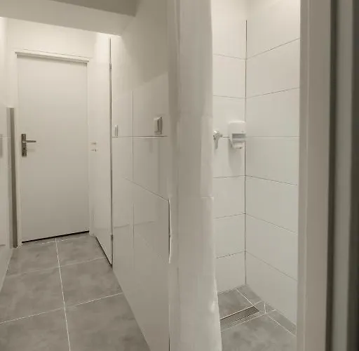 Plonia Economy אכסניה שצ'צ'ין